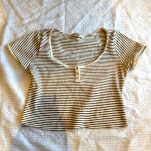 Cropped Atelier Large Striped Black Cream
Top with Scallop Edges